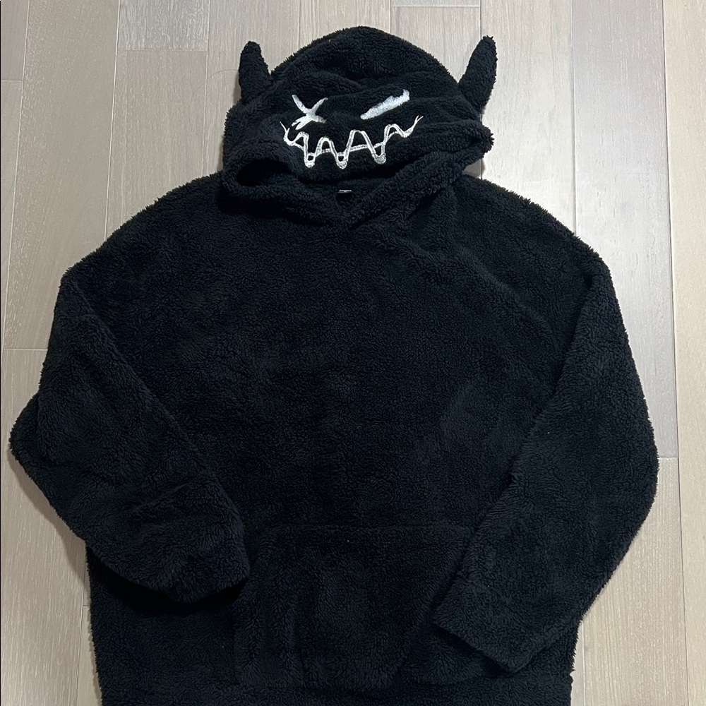 Black Fuzzy Pull over Hoodie with Embroidered Design size XL